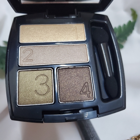 Avon makeup pack Lip glow.Eye shadow & eye mask. - Picture 2 of 7